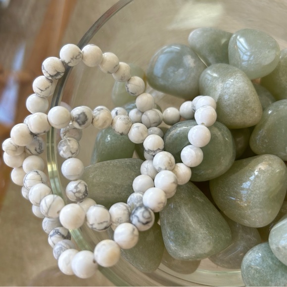 Howlite bracelets- stretchy set of 3 - great gift - Picture 1 of 4